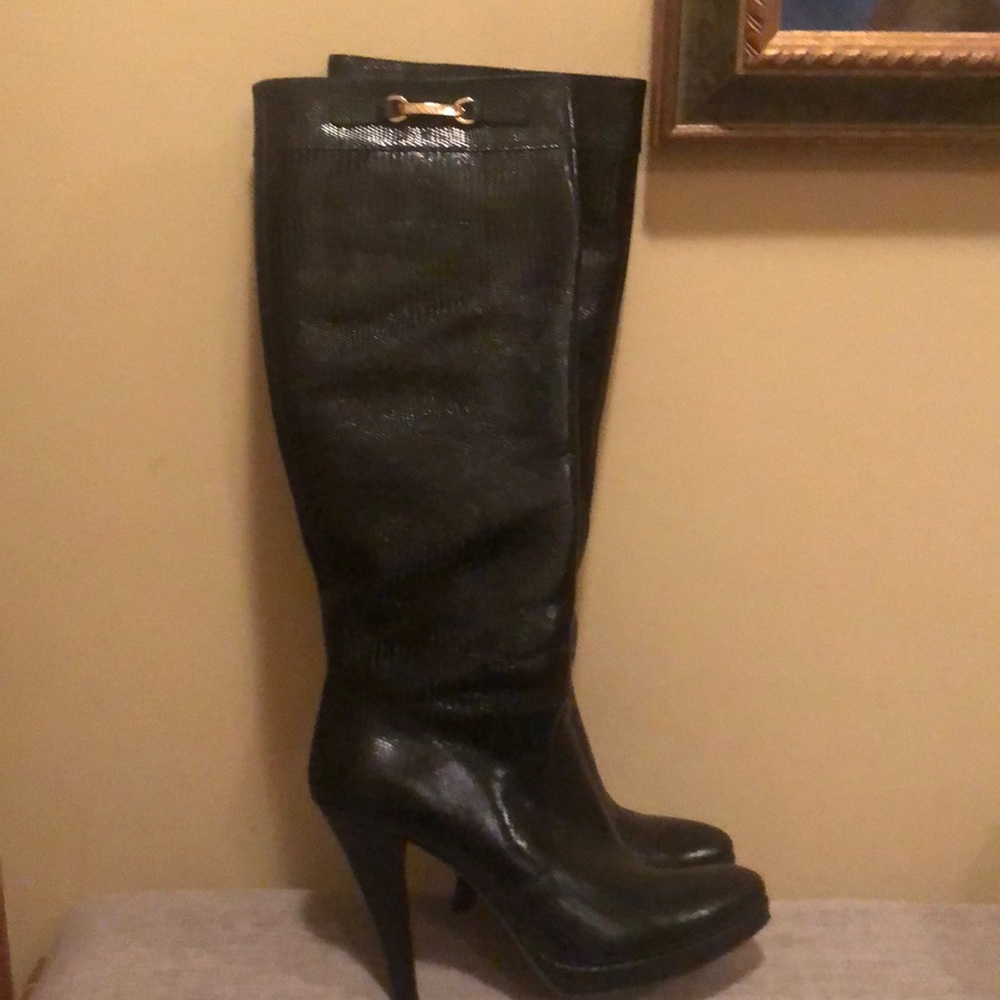 Fendi boot almost new.